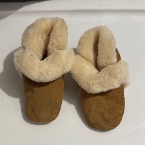 UGG Tan and Cream baby Slippers